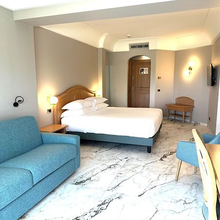 Palace Hotel Desenzano Ντεζεντσάνο ντελ Γκάρντα Εξωτερικό φωτογραφία